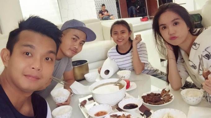 Ở nhà triệu đô, Ngọc Trinh vẫn ăn uống khô chiên đạm bạc