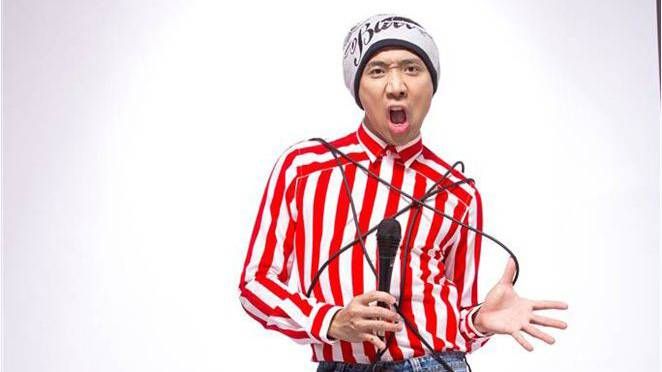 Trấn Thành bị fan quay lén khi 'phiêu' với cải lương