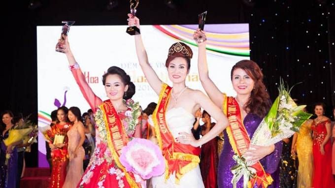 Nguyễn Thùy Linh đăng quang Hoa khôi Doanh nhân 2015