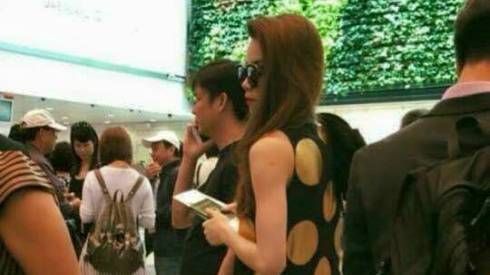 Hồ Ngọc Hà bị phát hiện đi du lịch nước ngoài cùng người yêu đại gia