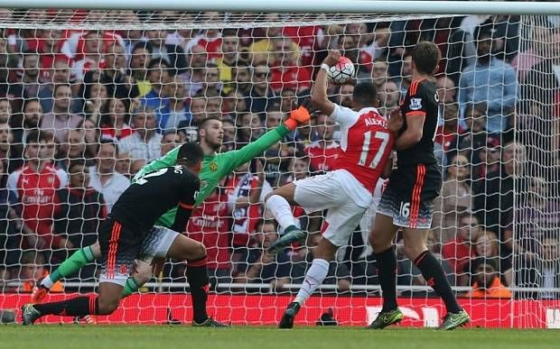 'Bùa ngải' của CĐV Peru không cản được Alexis Sanchez ghi bàn