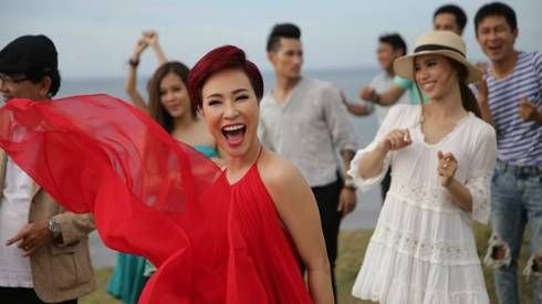 Việt Nam đẹp lung linh qua MV mới của Uyên Linh