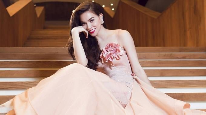 Bão scandal có ‘quật’ nổi bản lĩnh của Hà Hồ?