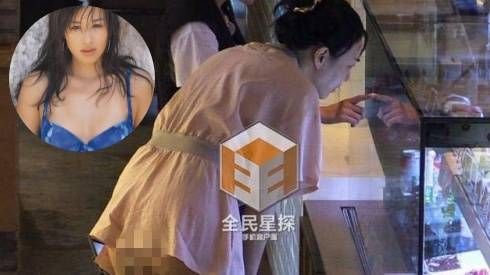 Giai nhân gốc Việt Chung Lệ Đề lộ nội y nơi công cộng