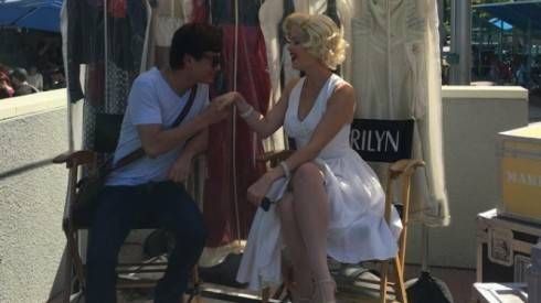 Bá Thắng chụp ảnh cùng… Marilyn Monroe tại Mỹ