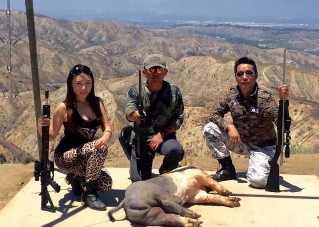 Mốt lái trực thăng, săn heo rừng ở Mỹ của đại gia Trung Quốc