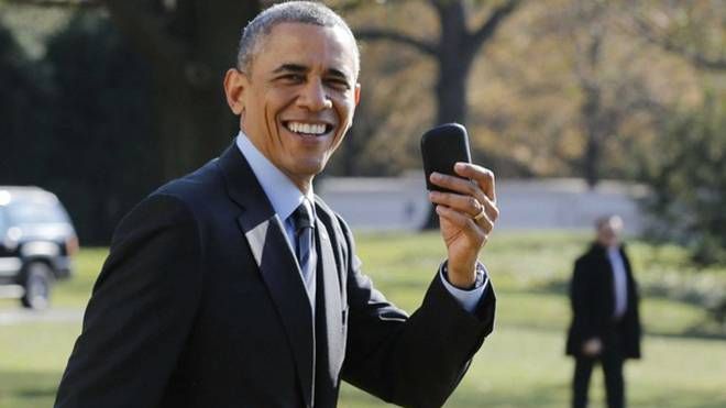 15 người nổi tiếng vẫn tôn thờ điện thoại nắp gập