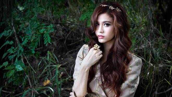 Trương Quỳnh Anh đẹp ma mị trong bộ hình mới