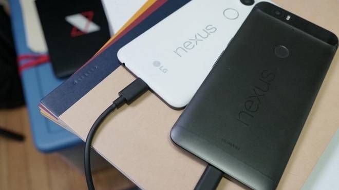 Hai chiến binh Google Nexus mới có thể sạc pin cho nhau