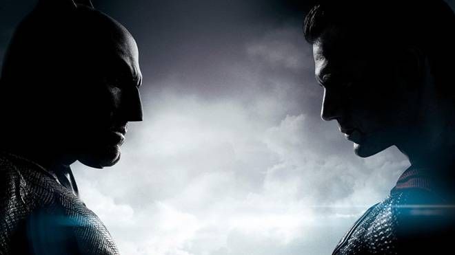 'Batman V Superman' tung ảnh mới khiến fan bấn loạn