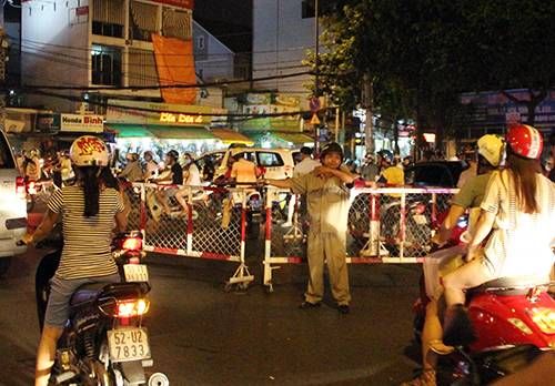 Hai cô gái đâm chết người đàn ông giữa vòng xoay ở TP HCM