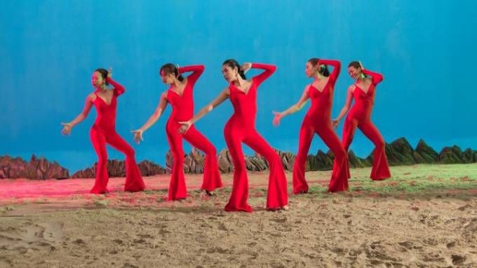 Thủy Tiên 'quẩy' hết mình trong MV nhạc EDM thời thượng