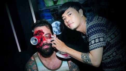 Gặp gỡ chàng hot boy chuyên trang điểm cho 'ma'
