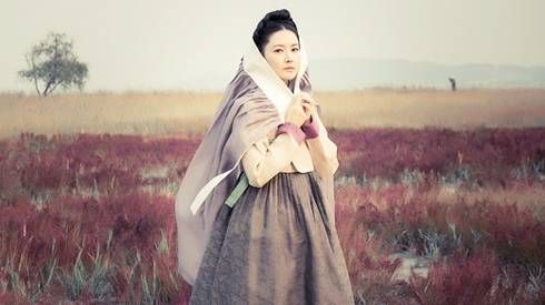 Lộ ảnh tạo hình đẹp nền nã của Lee Young Ae trong phim mới