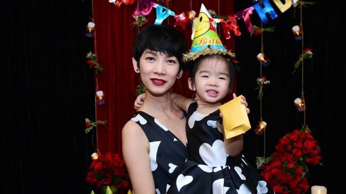 Xuân Lan diện đồ đôi với con gái trong tiệc sinh nhật
