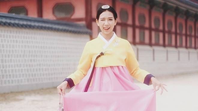 Min St.319 dịu dàng với hanbok, ngắm pháo hoa rợp trời Busan