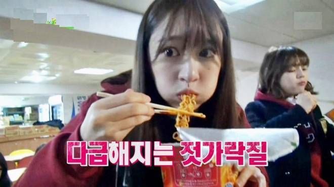 Sao Hàn rộ xu hướng khoe tài 'phàm ăn' trên truyền hình