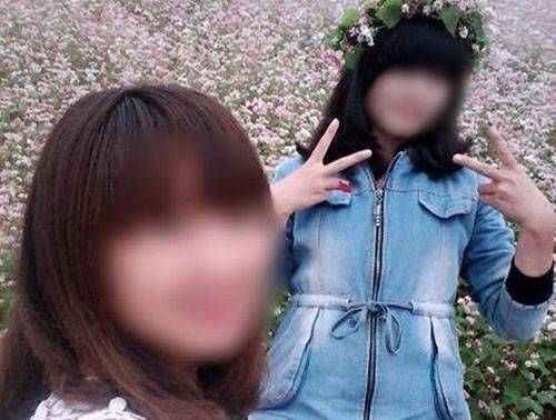 Cô gái trẻ tự tin khoe 'đã giẫm nát hoa tam giác mạch như thế nào?'