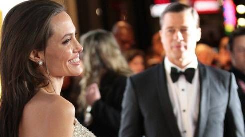 Brad Pitt đứng ngắm bà xã say mê khiến khán giả ngưỡng mộ