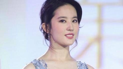 Những sao Hoa ngữ thay tên đổi họ cứu sự nghiệp