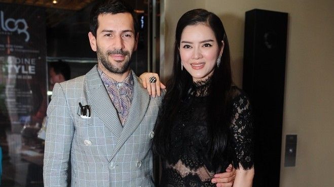 Lý Nhã Kỳ khoe vẻ đẹp quý phái bên cạnh nhà thiết kế người Pháp