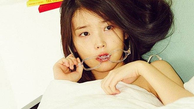 Giới trong nghề xôn xao vì album dung tục của IU