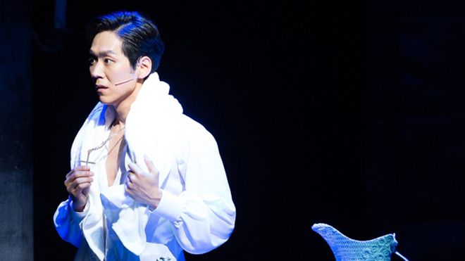 Fan Hàn tố thần tượng gửi ảnh 'nóng' quấy rối