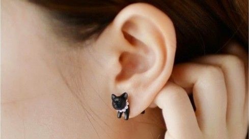 Nhóm phụ nữ nào không nên đeo khuyên tai?