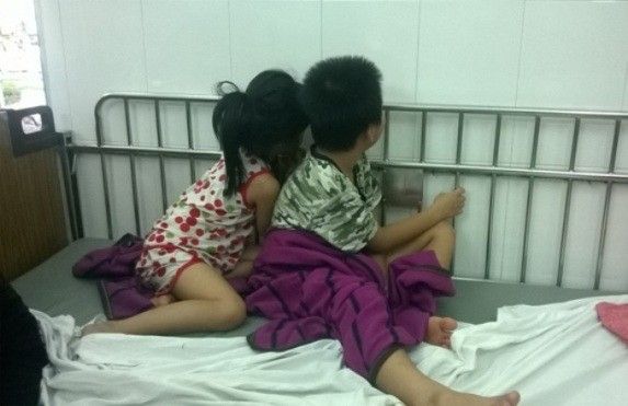 Giận vợ, chồng đầu độc 2 con cấp cứu