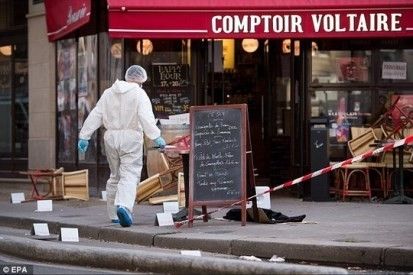 Mẹ kẻ thảm sát Paris: 'Con tôi đánh bom tự sát vì stress'