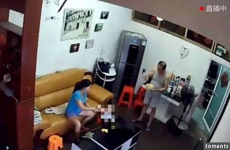 Cài đặt camera, con gái 'chết đứng' khi phát hiện sự thật giữa cha và người giúp việc
