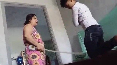 Bất ngờ và đầy cảm động với clip dạy con của một người mẹ Trà Vinh