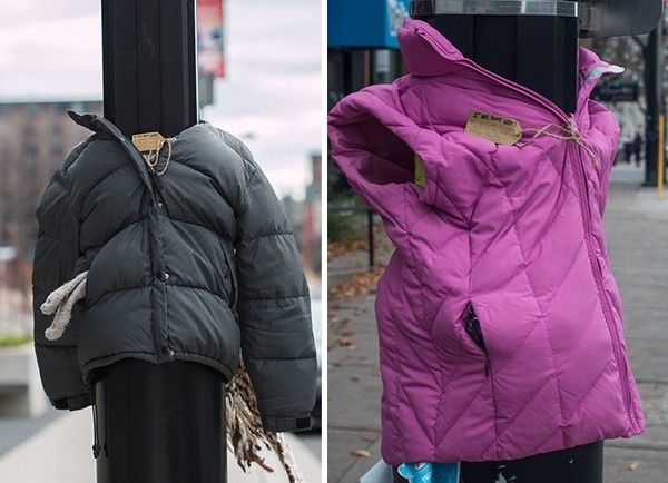 Trẻ em Canada 'khoác áo' cho cột điện, dành tặng người vô gia cư