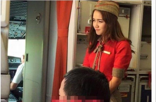 Bị chụp lén, nữ tiếp viên hàng không 'gây sốt' mạng xã hội vì quá xinh