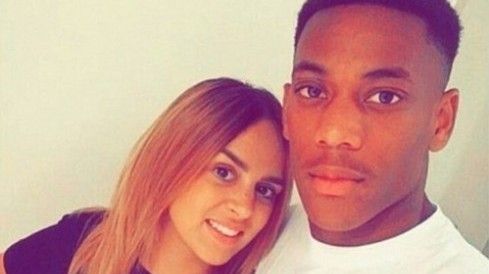 Vợ Anthony Martial xin lỗi chồng vì đăng nhầm status