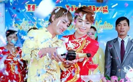 Đám cưới đồng tính gây xôn xao ở miền Tây