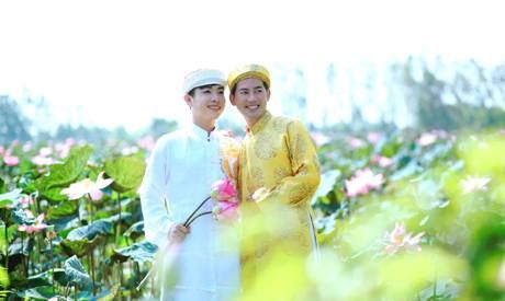 Chuyện tình vượt 300km của cặp đồng tính vừa cưới ở miền Tây