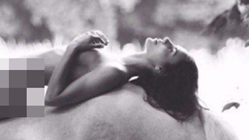 Em gái Kim khoe ảnh khỏa thân trên lưng ngựa