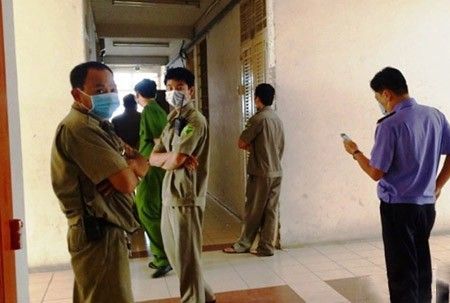 Phá cửa, phát hiện đạo diễn tử vong bí ẩn trong căn hộ chung cư