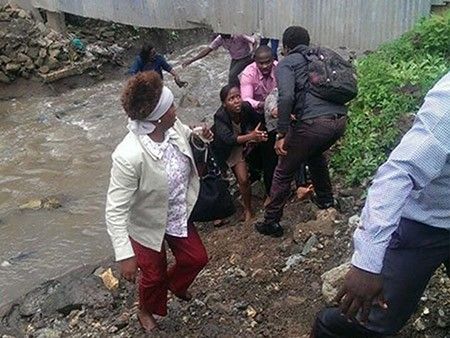 Tưởng diễn tập là khủng bố, sinh viên đại học hàng đầu Kenya thi nhau nhảy lầu