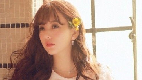 Vẻ đẹp khi thiên thần, lúc bốc lửa của bạn gái Quách Phú Thành