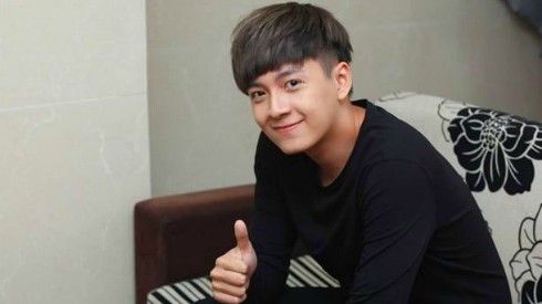 Ngô Kiến Huy: 'Chưa ai ném đá tôi khi đá chéo sân'