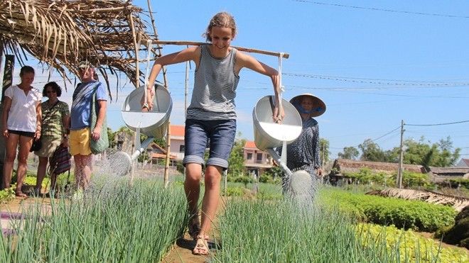 Những quy tắc ăn mặc ít ai ngờ khi đi du lịch