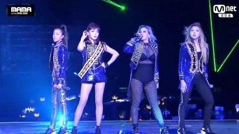 2NE1 khiến khán giả ngỡ ngàng khi tái xuất tại MAMA 2015