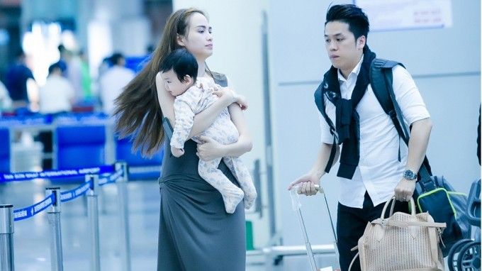 Vợ chồng Diễm Hương đưa con trai đến Pháp hưởng trăng mật