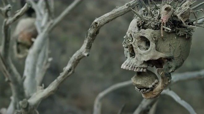 Cảnh hành hình ghê rợn nhất năm trong 'Bone Tomahawk'
