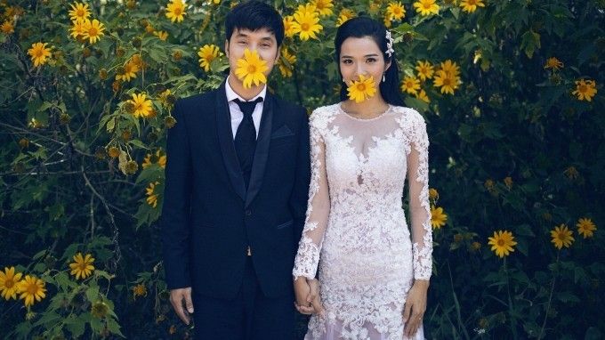 Kim Cương làm cô dâu sexy dù mang bầu 4 tháng