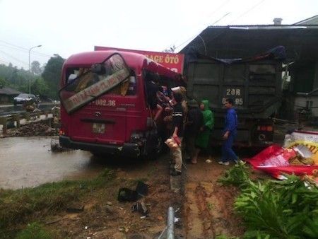 Tai nạn kinh hoàng ở Phú Thọ, 7 người nguy kịch