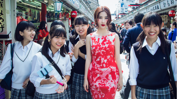 Diễm My 'hút hồn' giữa phố cổ Nhật Bản