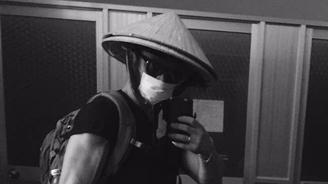 Zac Efron đội nón lá, bất ngờ xuất hiện tại Sài Gòn